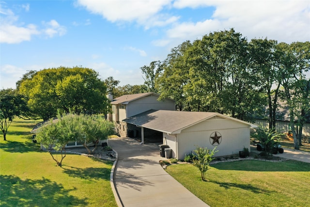 view of front facade featuring a front lawn and a carport