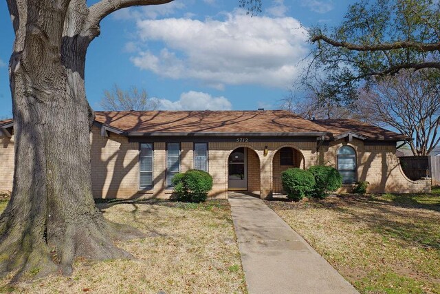 ranch-style home with a front lawn