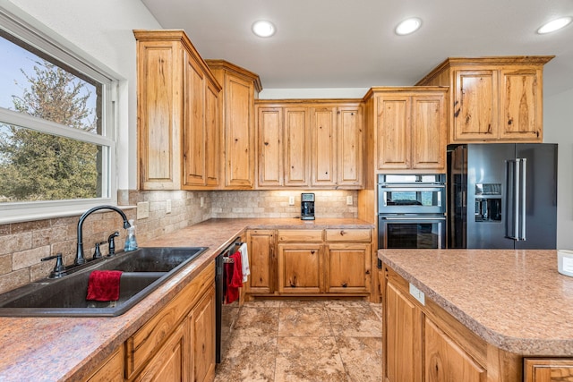 kitchen featuring tasteful backsplash, appliances with stainless steel finishes, and sink