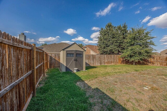 941 Lake Meadow Ln, Little Elm, TX 75068 - view of yard with a fenced backyard, an outdoor structure, and a shed