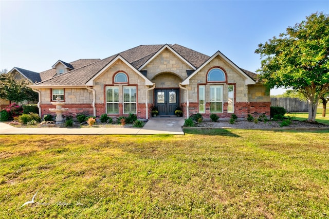 view of front of property with a front yard