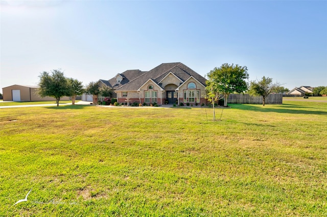 view of front of home featuring a front yard