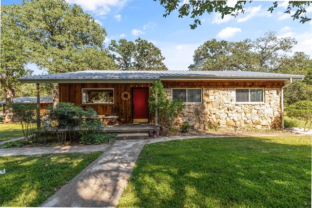 single story home featuring a front yard