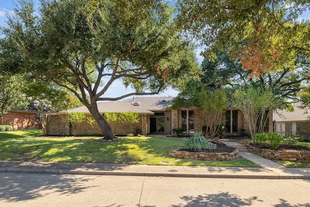 view of front of home with a front lawn