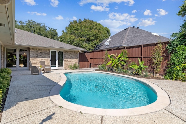 view of swimming pool featuring a patio