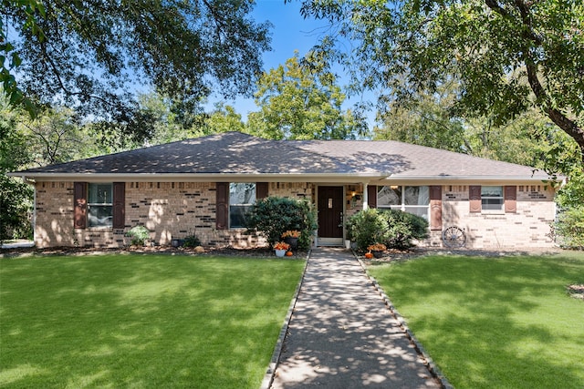 single story home featuring a front yard