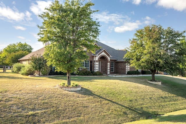 view of front of house with a front yard