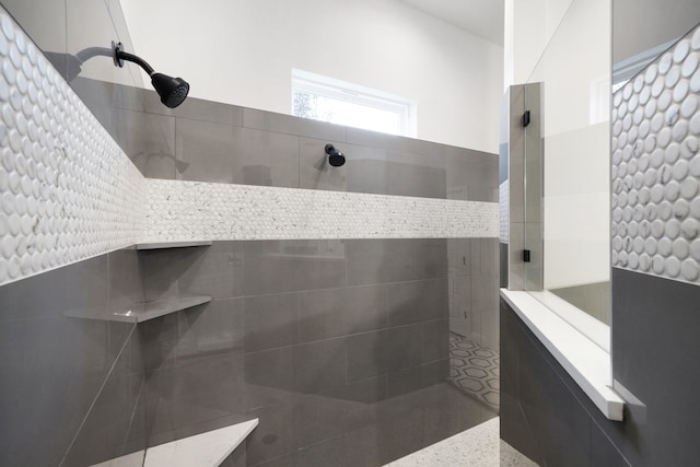 bathroom featuring tiled shower