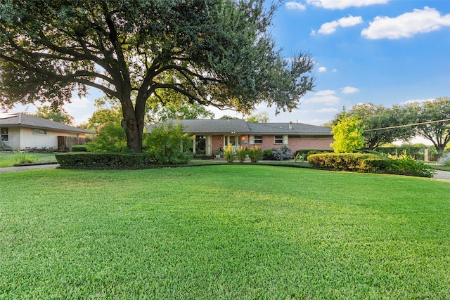 single story home with a front yard