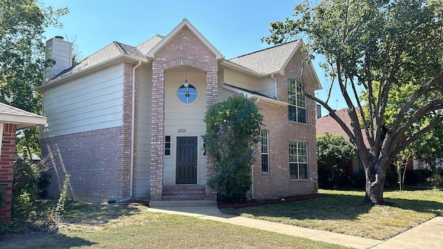 view of front facade with a front yard