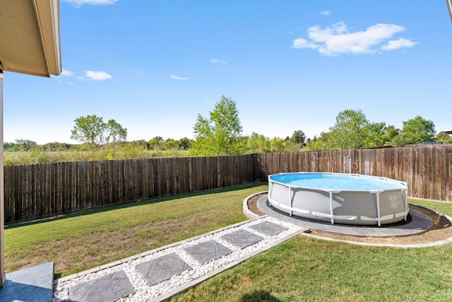 view of yard featuring a fenced in pool