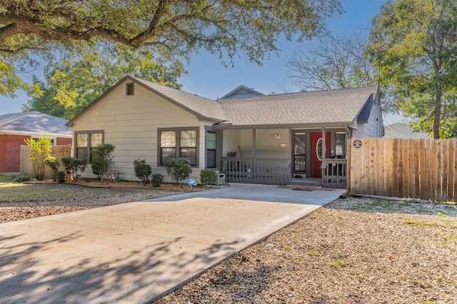 ranch-style house featuring a porch