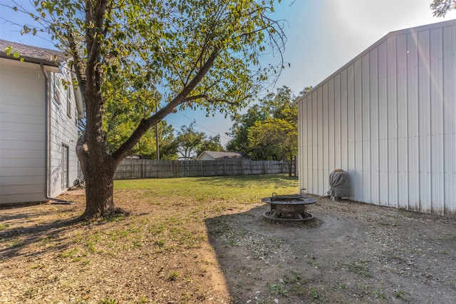 view of yard with a fire pit