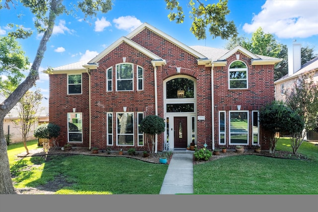 view of front facade with a front lawn