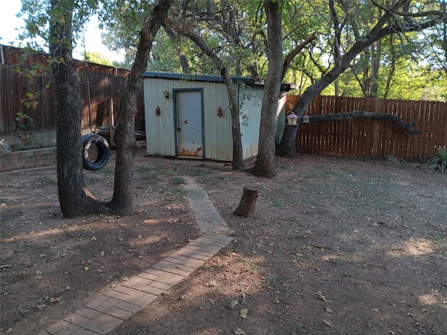 view of yard with a storage shed