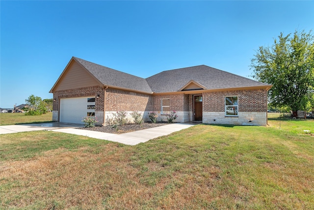 view of front facade featuring a front yard and a garage