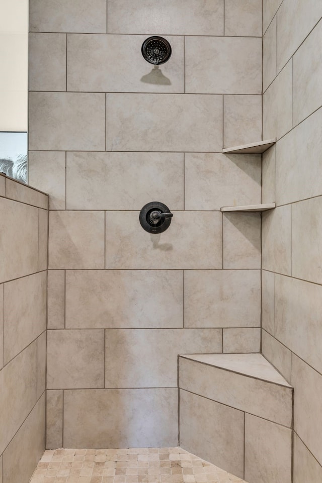 details featuring tiled shower