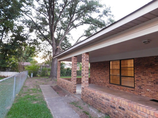 view of yard featuring a patio