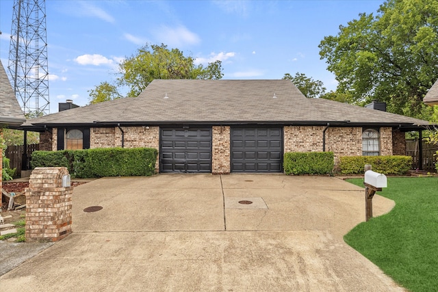 view of front of house featuring a front yard and a garage