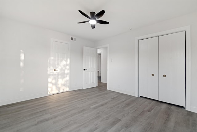 unfurnished bedroom featuring ceiling fan, a closet, and light hardwood / wood-style flooring