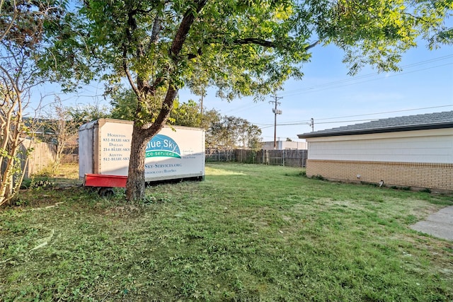 233 Oak Dr E, Hurst, TX 76053 - view of yard