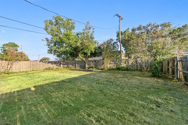 233 Oak Dr E, Hurst, TX 76053 - view of yard