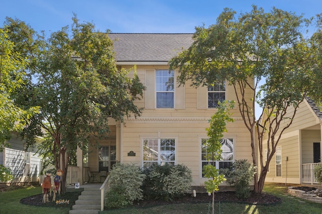 view of front of home featuring a front lawn