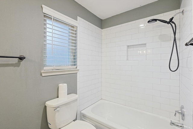 bathroom with tiled shower / bath and toilet