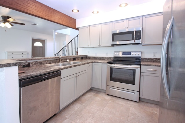 kitchen with gray cabinets, ceiling fan, sink, and stainless steel appliances