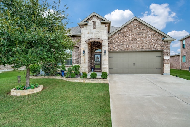 view of front facade featuring a front yard and a garage