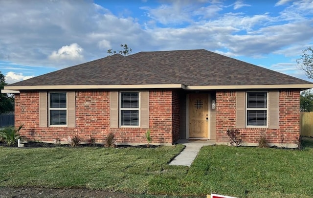 view of front facade with a front lawn