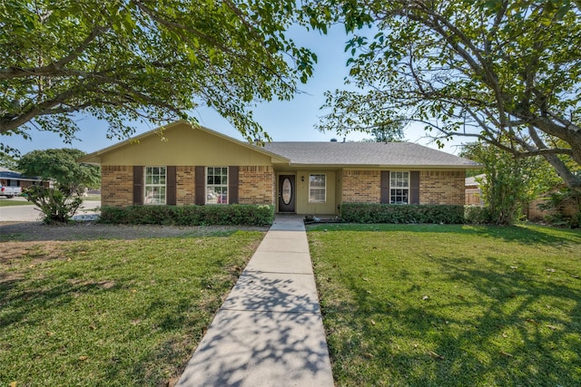 single story home featuring a front lawn