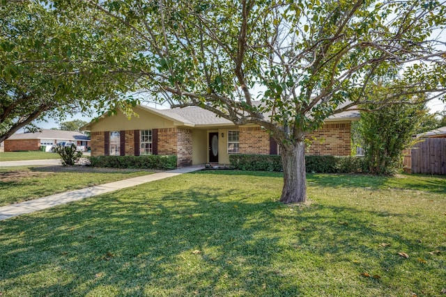 ranch-style house featuring a front lawn