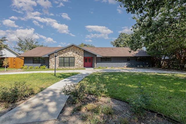 ranch-style home with a front yard