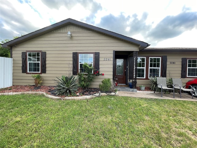 view of front of house with a front lawn