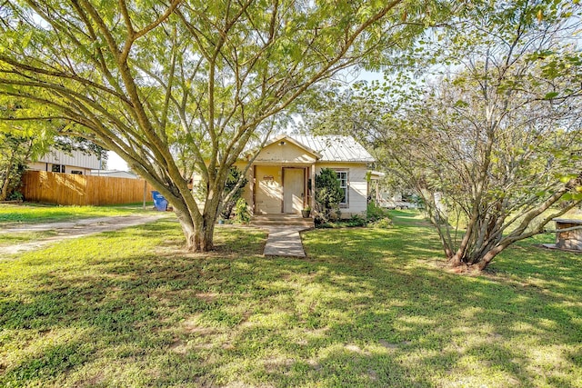 view of front of house with a front lawn