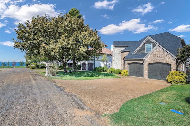 view of front of property featuring a front lawn and a garage