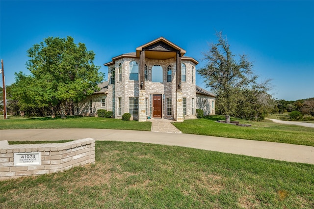 view of front of property with a front yard