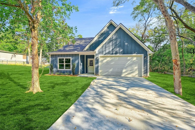 view of front of property featuring a front lawn and a garage