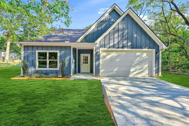 view of front facade featuring a garage and a front lawn