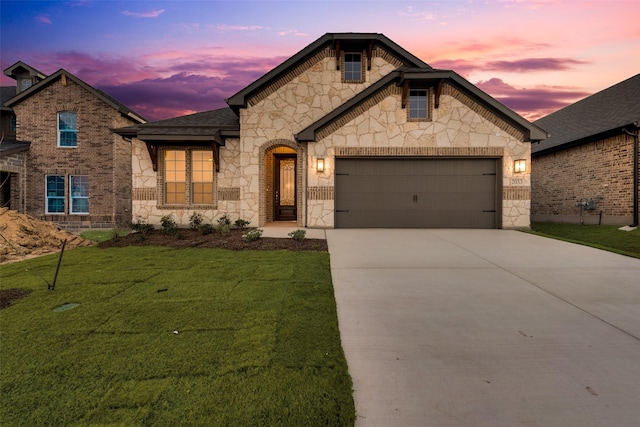 view of front of property with a yard