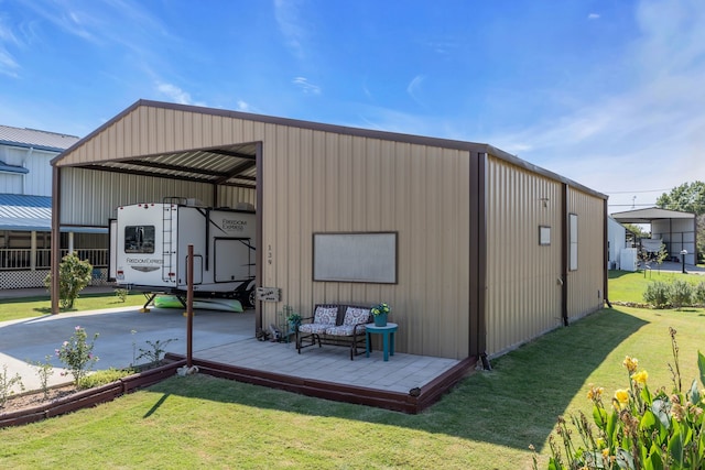 view of outdoor structure featuring a yard