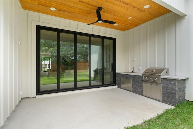 view of patio featuring an outdoor kitchen, ceiling fan, sink, and a grill