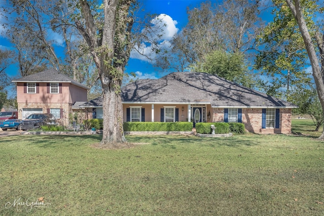 view of front of home with a front lawn