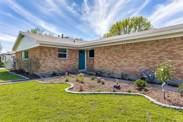 single story home with a front yard