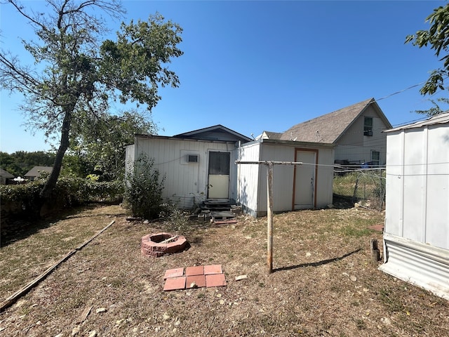 view of yard featuring an outdoor fire pit and a shed