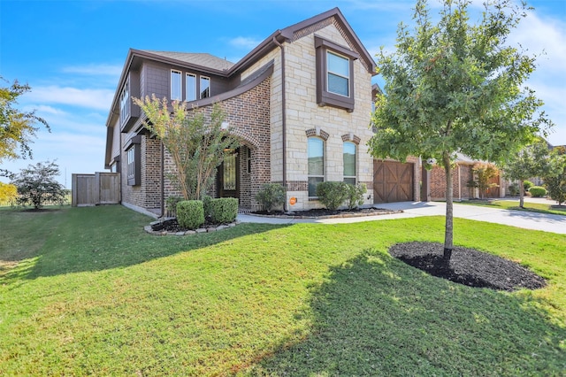 view of front of house featuring a front lawn