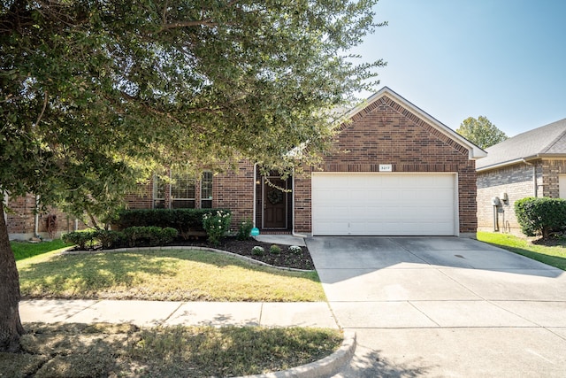 view of front of home featuring a front yard and a garage