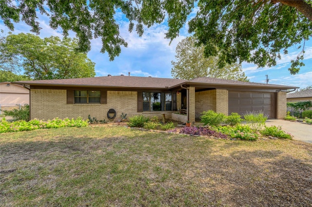 single story home featuring a front lawn and a garage