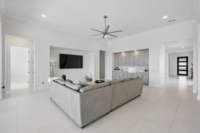 living room with recessed lighting, light tile patterned floors, ceiling fan, crown molding, and visible vents